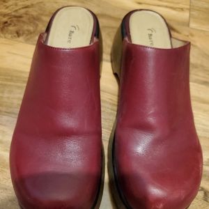 Bare Traps Red Leather Slip On Clogs 8 1/2B